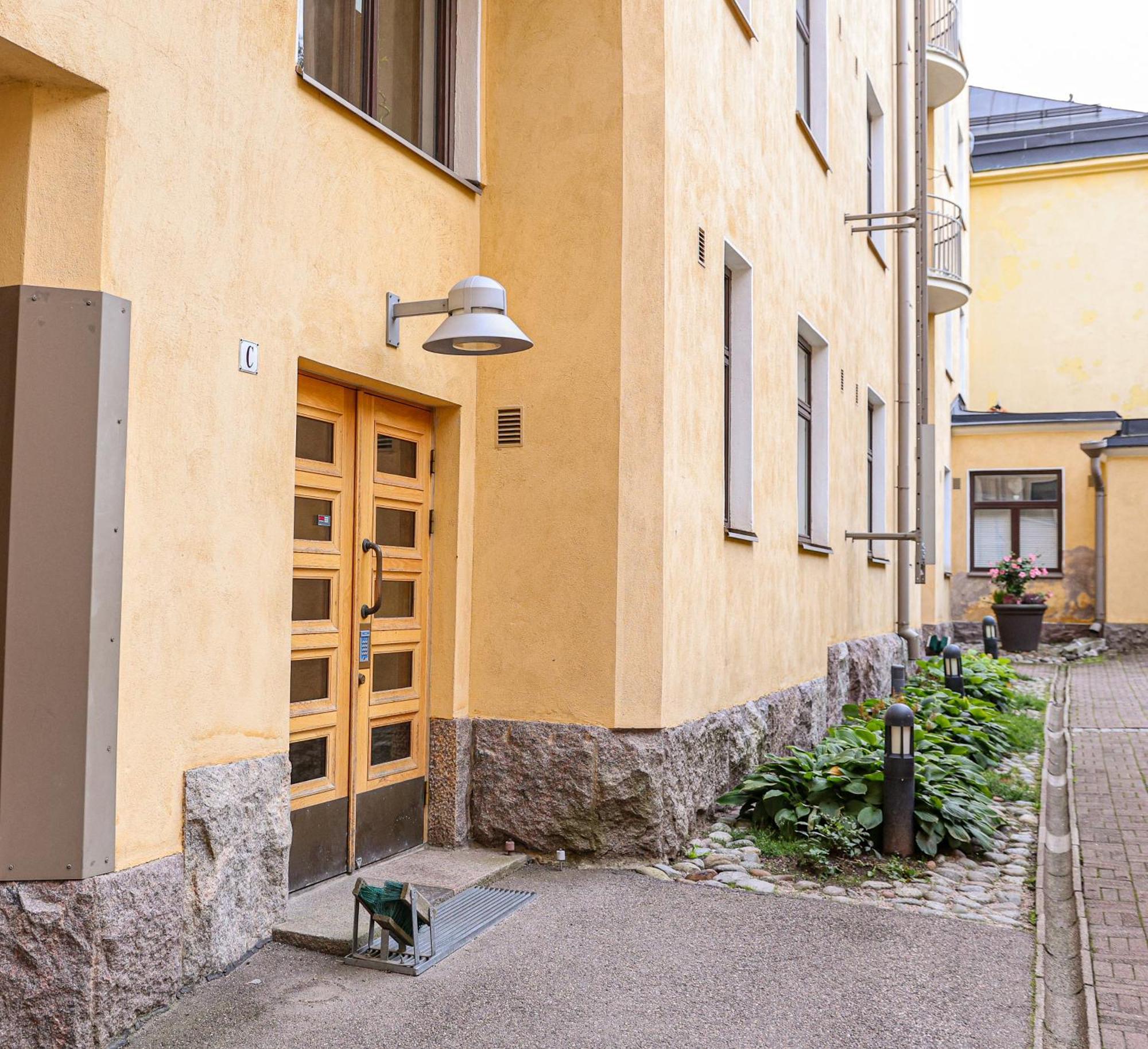 Spacious Cozy Corner Apartment Helsinki